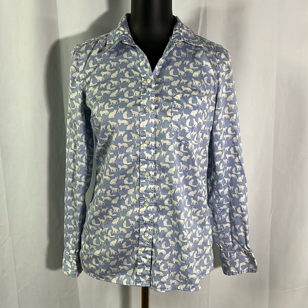 Gap Blue & White Cat Print Button Down Fitted Boyfriend Shirt